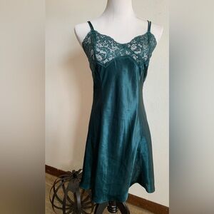 Victoria’s Secret Dark Emerald Green chemise Lingerie!